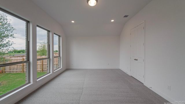 293 White Oak, Castroville, TX 78009