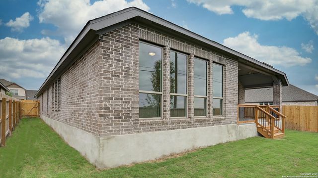 293 White Oak, Castroville, TX 78009