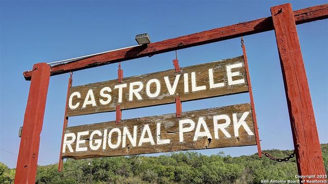 293 White Oak, Castroville, TX 78009