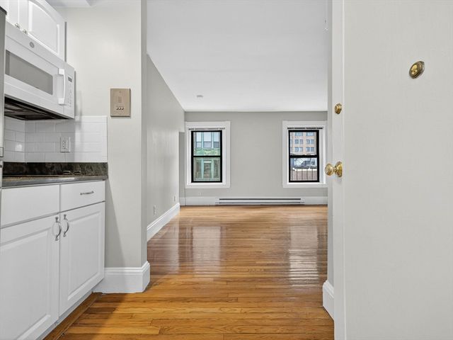 228 Newbury St 42, Boston, MA 02116
