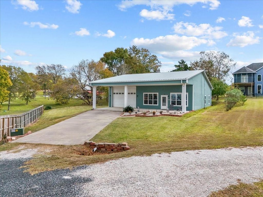 21 Flamingo Circle, Coldspring, TX 77331