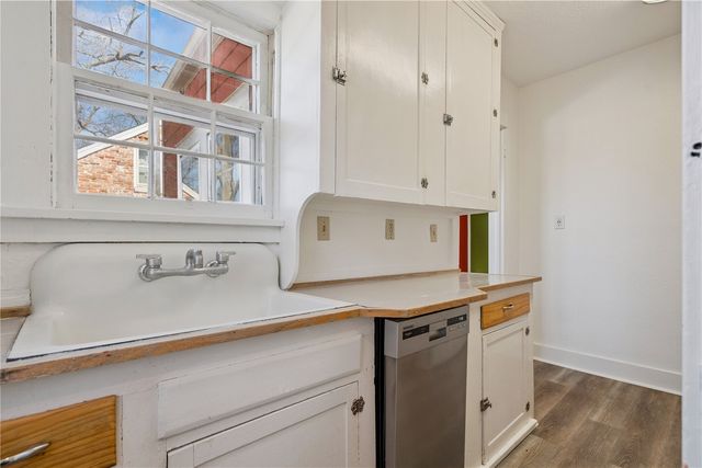 717 S 7th Avenue, Iowa City, IA 52240