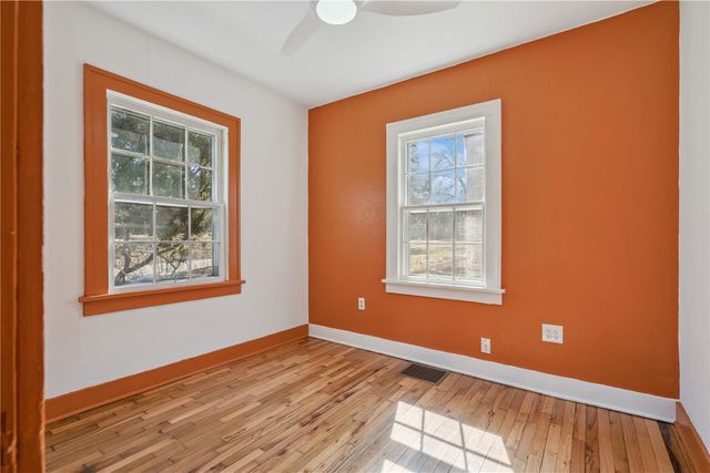 717 S 7th Avenue, Iowa City, IA 52240