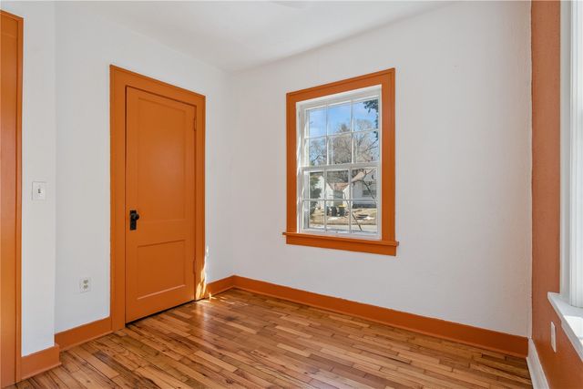 717 S 7th Avenue, Iowa City, IA 52240