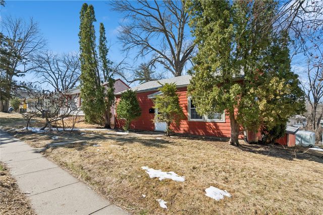 717 S 7th Avenue, Iowa City, IA 52240