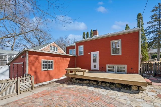 717 S 7th Avenue, Iowa City, IA 52240