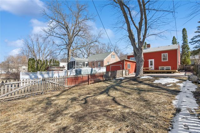 717 S 7th Avenue, Iowa City, IA 52240