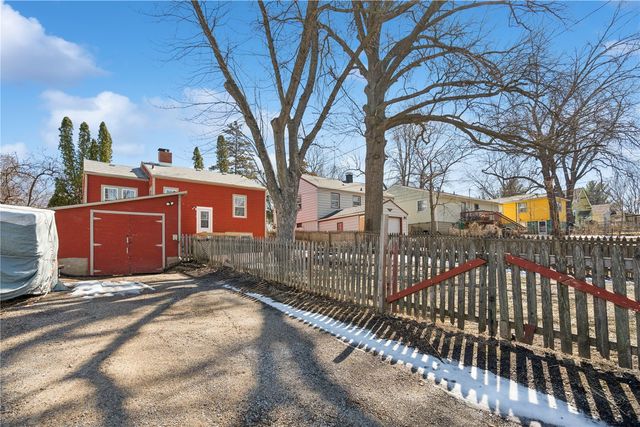 717 S 7th Avenue, Iowa City, IA 52240