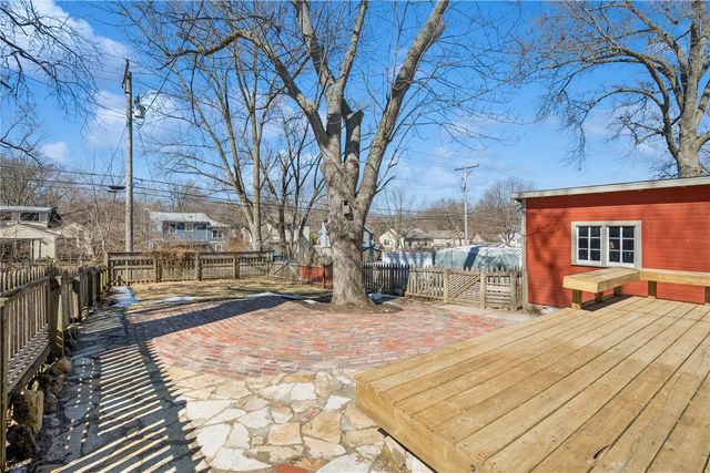 717 S 7th Avenue, Iowa City, IA 52240