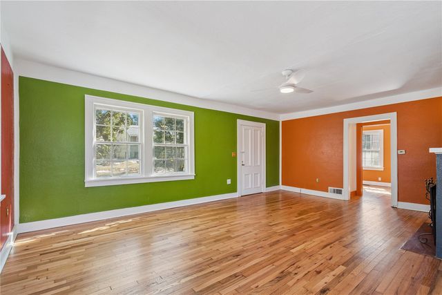 717 S 7th Avenue, Iowa City, IA 52240