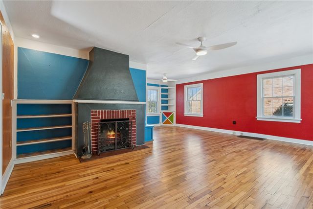 717 S 7th Avenue, Iowa City, IA 52240