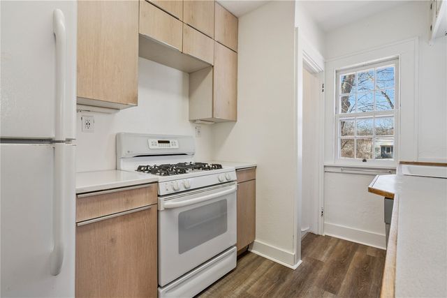 717 S 7th Avenue, Iowa City, IA 52240