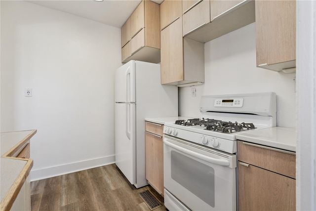 717 S 7th Avenue, Iowa City, IA 52240