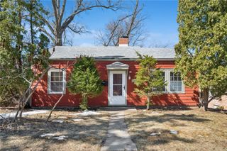 717 S 7th Avenue, Iowa City, IA 52240