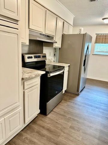 216 Vanderbilt Drive, Mobile, AL 36608