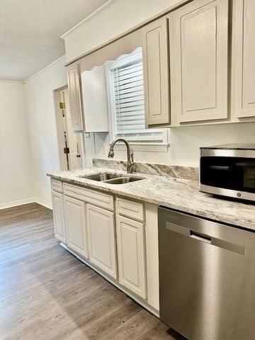 216 Vanderbilt Drive, Mobile, AL 36608