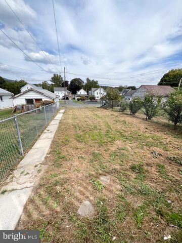 121 N MANN AVE, Yeagertown, PA 17099