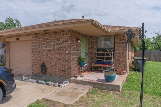 124 Barrett Place, Edmond, OK 73003