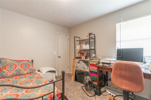 124 Barrett Place, Edmond, OK 73003
