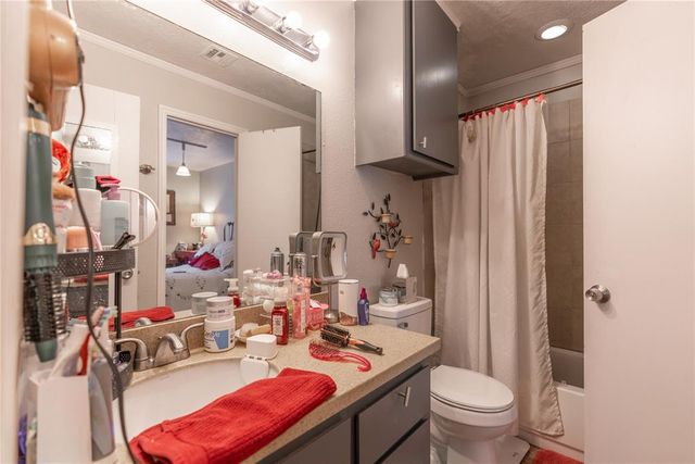 124 Barrett Place, Edmond, OK 73003
