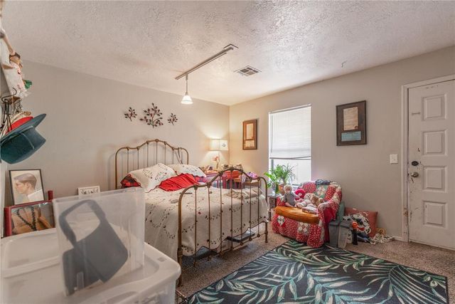124 Barrett Place, Edmond, OK 73003