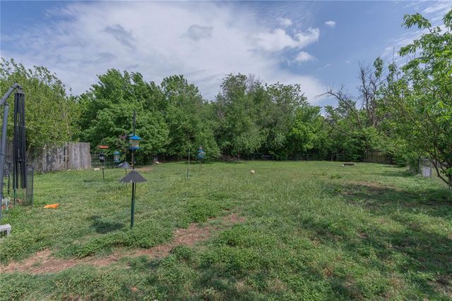 124 Barrett Place, Edmond, OK 73003