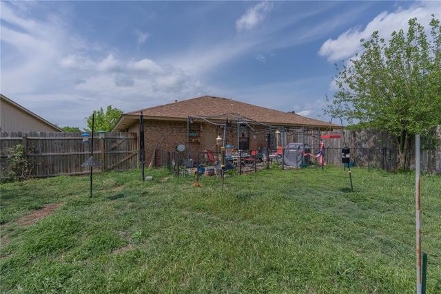 124 Barrett Place, Edmond, OK 73003