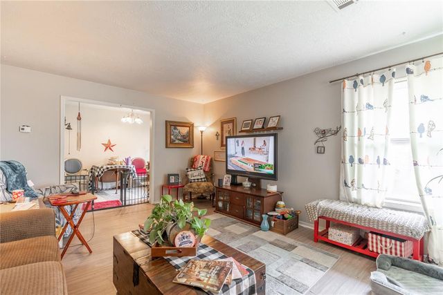 124 Barrett Place, Edmond, OK 73003
