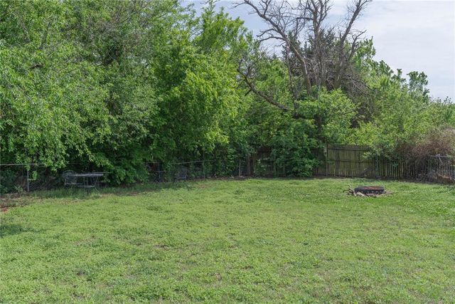 124 Barrett Place, Edmond, OK 73003