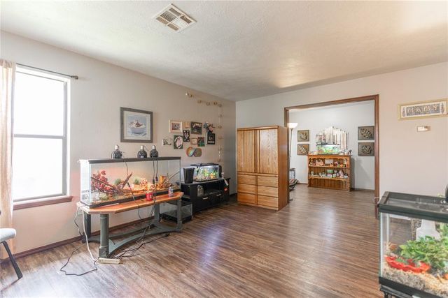 124 Barrett Place, Edmond, OK 73003