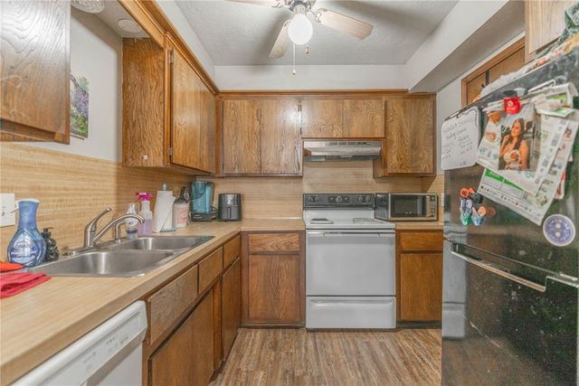124 Barrett Place, Edmond, OK 73003
