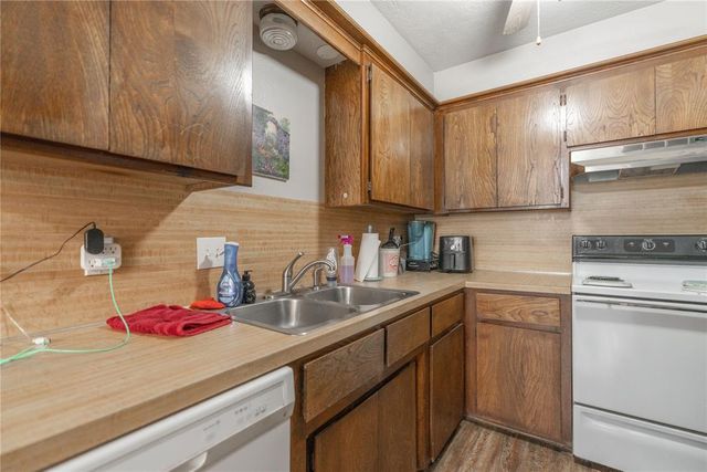 124 Barrett Place, Edmond, OK 73003