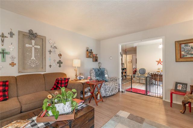 124 Barrett Place, Edmond, OK 73003