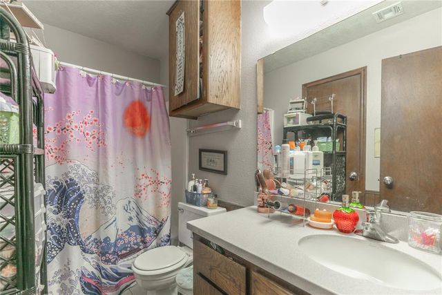 124 Barrett Place, Edmond, OK 73003