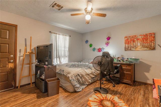 124 Barrett Place, Edmond, OK 73003