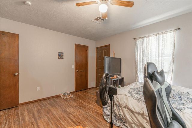 124 Barrett Place, Edmond, OK 73003