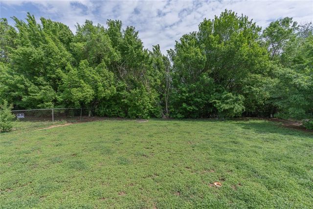 124 Barrett Place, Edmond, OK 73003