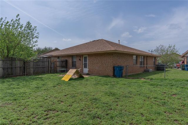 124 Barrett Place, Edmond, OK 73003