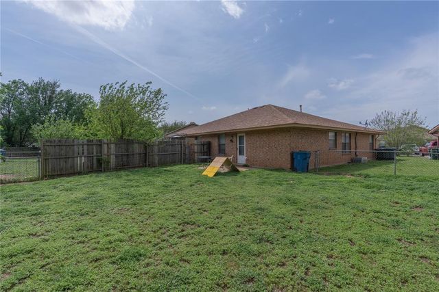 124 Barrett Place, Edmond, OK 73003