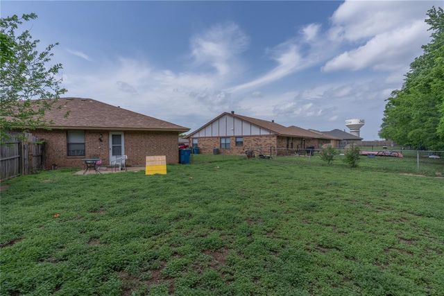 124 Barrett Place, Edmond, OK 73003