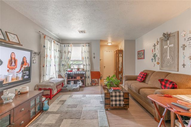 124 Barrett Place, Edmond, OK 73003