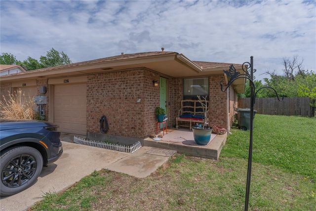 124 Barrett Place, Edmond, OK 73003