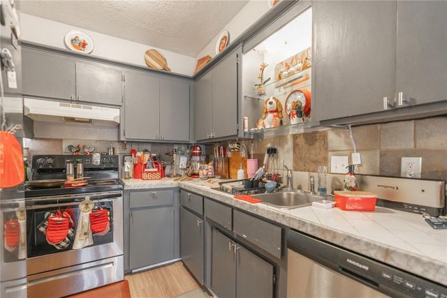 124 Barrett Place, Edmond, OK 73003