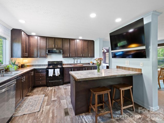 191 Posey Griffin Drive, Mars Hill, NC 28754