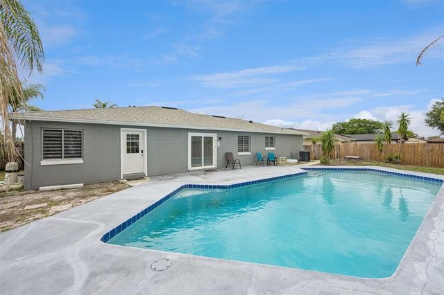 8453 MATTITUCK CIRCLE, Orlando, FL 32829