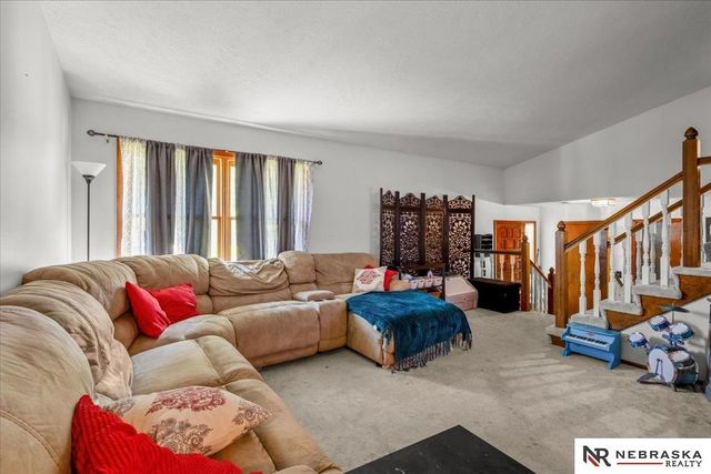 1418 Cherry Tree Lane, Papillion, NE 68133