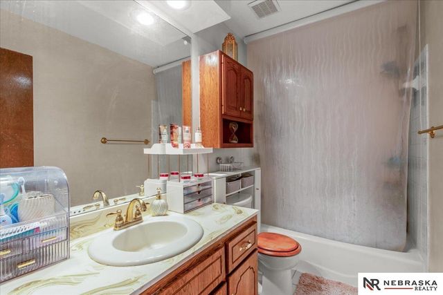 1418 Cherry Tree Lane, Papillion, NE 68133