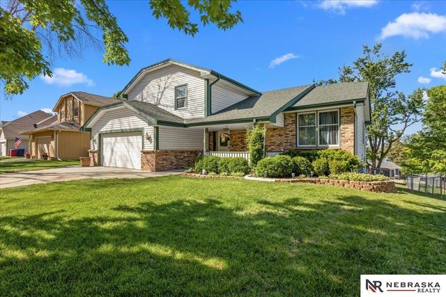 1418 Cherry Tree Lane, Papillion, NE 68133