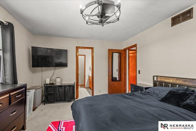 1418 Cherry Tree Lane, Papillion, NE 68133