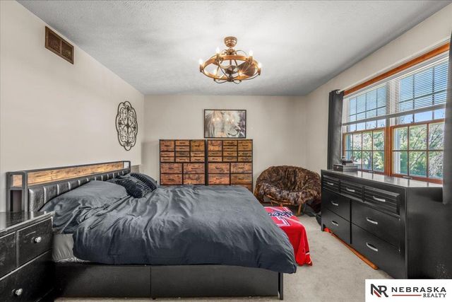 1418 Cherry Tree Lane, Papillion, NE 68133